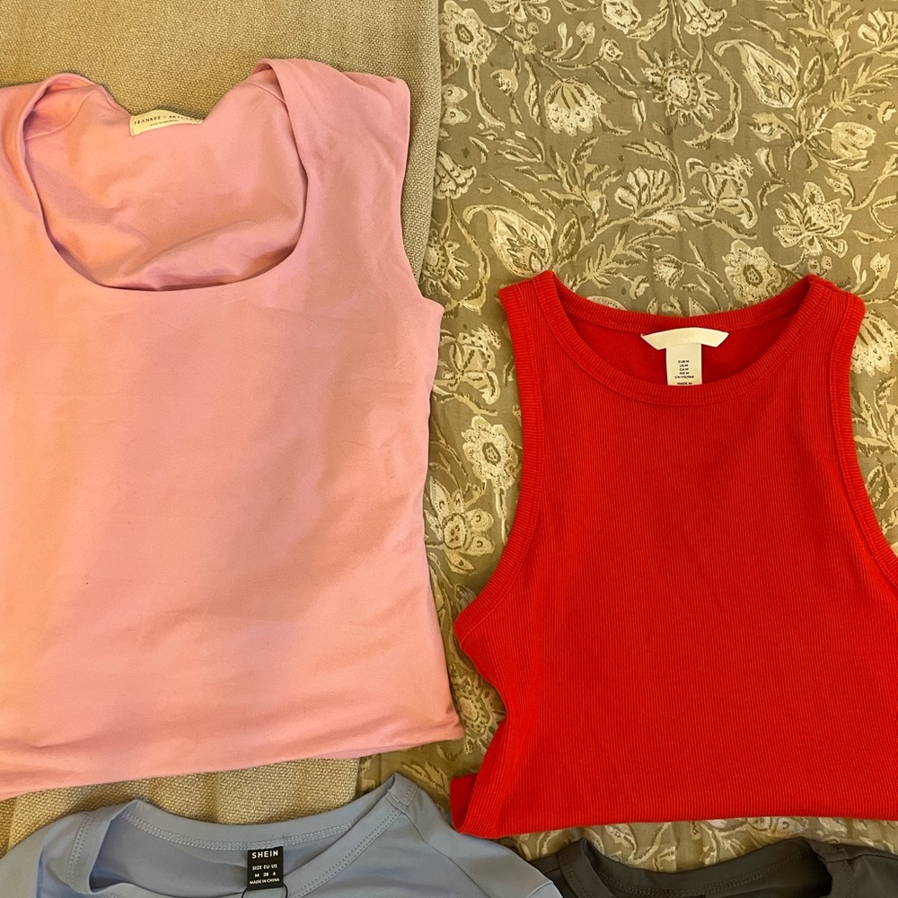 Crop Top Bundle (4) - Picture 4 of 4